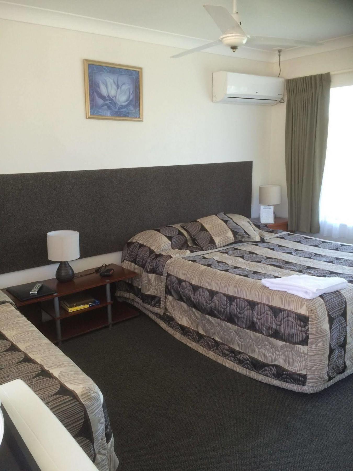 Hanging Rock Family Motel Batemans Bay Exterior foto
